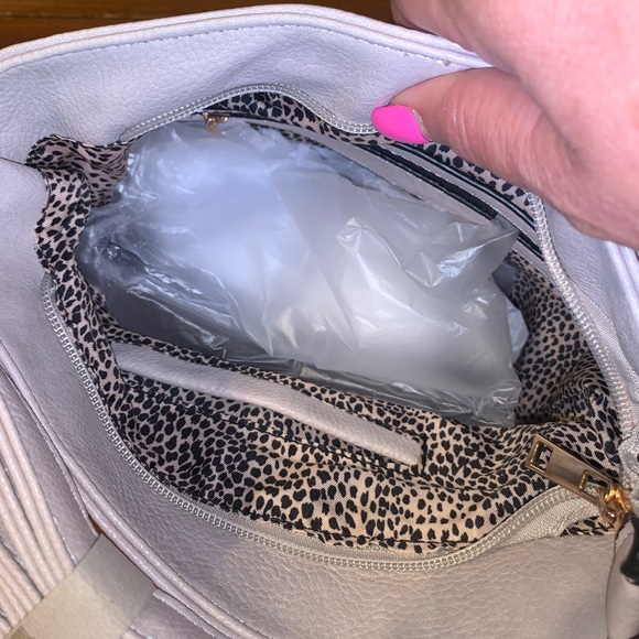 MKF Mia K Collection Brand New Shoulder Bag with a Tassel - Picture 6 of 11